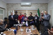 «شش نقطه» باید از رادیو فراتر برود و به تلویزیون و سینما برسد/جشن صدایی که دیده شد