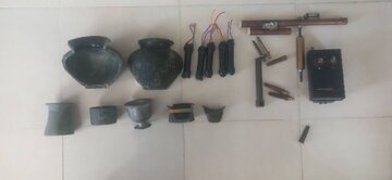 دستگیری قاچاقچیان اشیای عتیقه و کشف اشیای تاریخی به همراه نارنجک دست‌ساز در مرودشت فارس