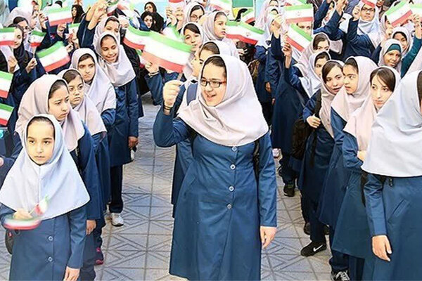 سخنگوی وزارت آموزش: خانواده‌ها می‌توانند در صورت مناسب بودن لباس فرم سال گذشته، از همان لباس استفاده کنند