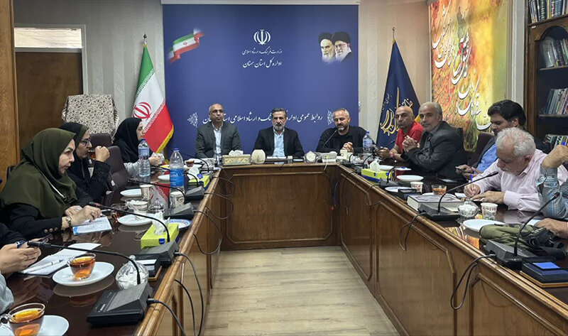 ایران‌نوشت در سمنان؛ نمایشگاهی برای خرید ارزان، حمایت از تولید ایرانی و بازگشت هویت به لوازم‌التحریر
