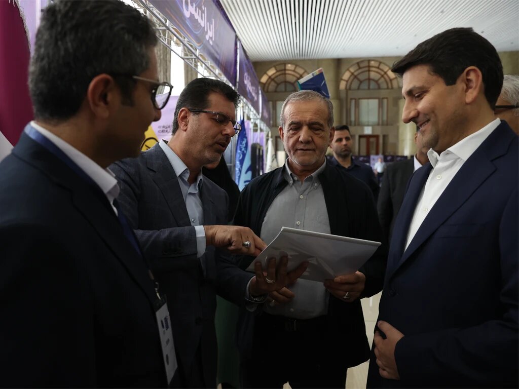 بازدید رئیس‌جمهوری از جدیدترین دستاوردها و راهکارهای ارتباطی ایرانسل