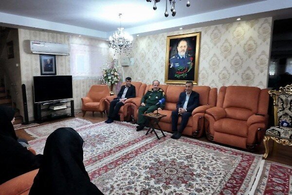 دیدار معاون اجرایی پزشکیان با خانواده وزیر شهید دفاع/ قائم پناه از خاطرات خود از سرلشکر نصیرزاده گفت + تصویر