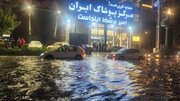 ببینید | قایق‌سواری مردم رشت وسط خیابان‌های آب‌گرفته