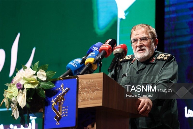 جانشین فرمانده کل سپاه:‌ تحت فشار دشمن نیستیم/ محکم در برابر آمریکا ایستاده‌ایم‌