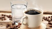 آب قبل از قهوه صبح؛ چرا متخصصان توصیه می‌کنند اول یک لیوان آب بنوشید؟