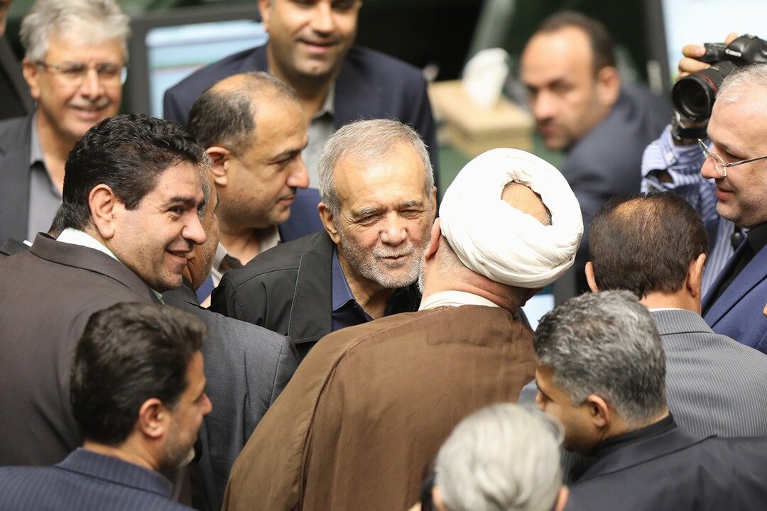 رسولی: طرح عدم کفایت سیاسی پزشکیان شلیکی به انسجام در بالاترین سطوح حاکمیت است/ ترقی: همانطور که با آقای خرازی برخورد شد، با بقیه هم برخورد شود