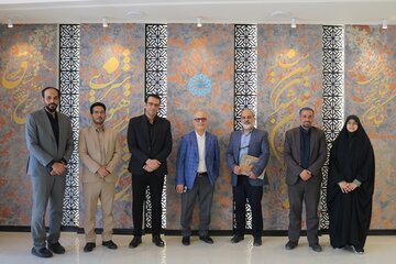 بازدید مدیرعامل و رئیس شرکت عقاب‌افشان سمنان از کتابخانه مرکزی استان