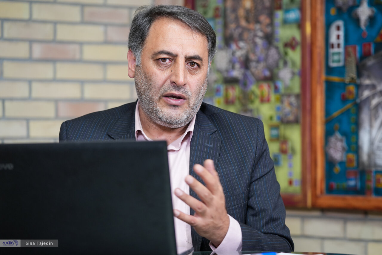 «بیماری نفتی ایرانی» بهزودی در جهان تدریس خواهد شد / ایران اسیر «سیاهچاله اقتصادی» شده / افزایش قیمت انرژی نتیجه معکوس دارد