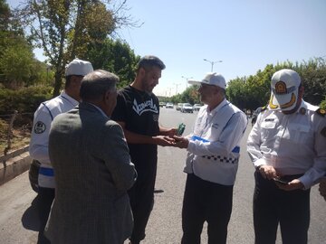 دستِ مهربانِ قانون بر شانه رانندگانِ شایسته شیراز