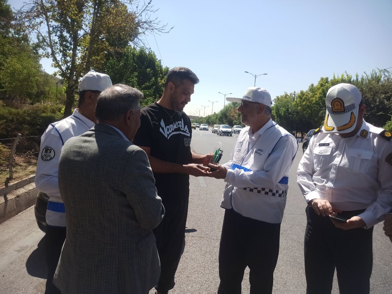 دستِ مهربانِ قانون بر شانه رانندگانِ شایسته شیراز
