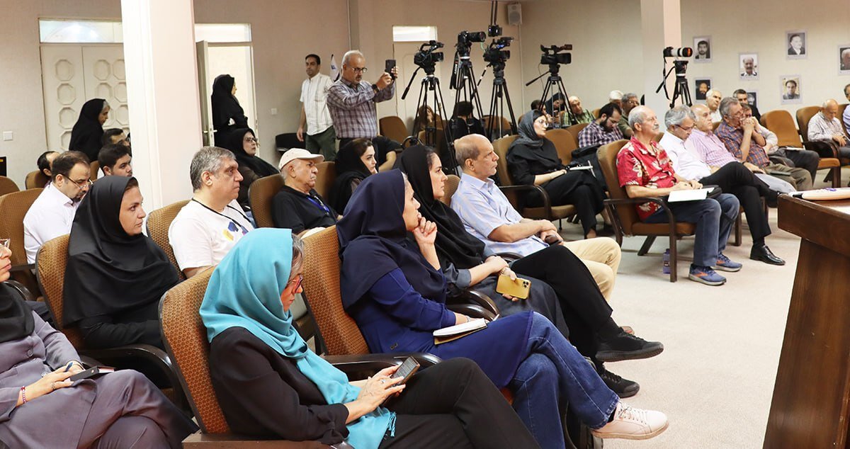 زیدآبادی: آن‌ها که سقوط نظام را می‌خواهند حاضرند هر بلایی سر کشور بیاید / عطریانفر: رسانه‌ها محصول تاب‌آوری روزنامه‌نگاران‌اند، نه حمایت نهاد قدرت