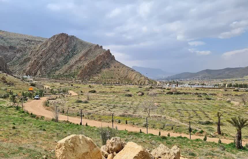 تحویل خط برق ۲۰کیلوولت بام سبز شیراز انجام شد/ساخت پیست دوچرخه‌سواری و مسیرهای پیاده‌روی در باغ زندگی