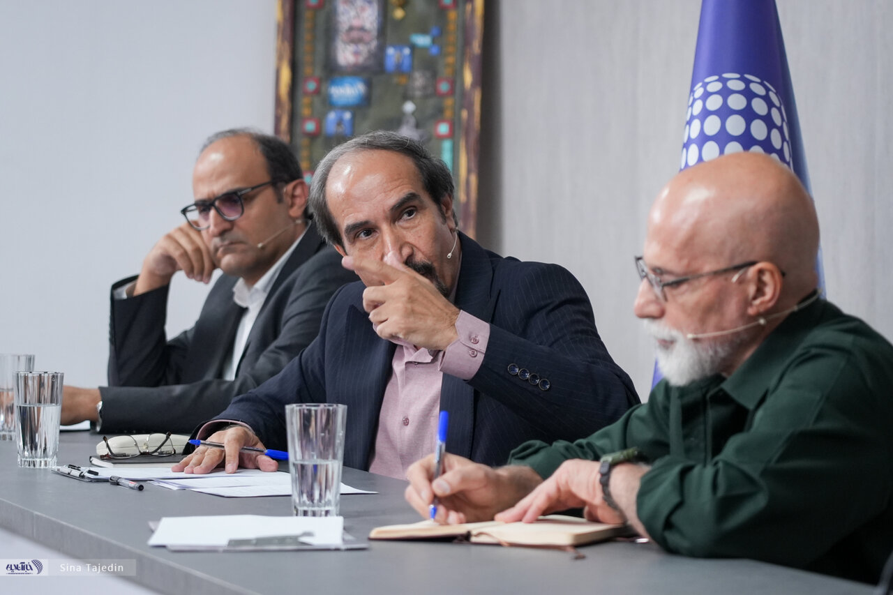 درودیان: اسرائیلیها مک فارلین را درز دادند/ کرمی: پرونده غرامت ایران همچنان باز است/ سهند ایرانمهر: پذیرش قطعنامه ۵۹۸ محصول انباشت بحرانها بود