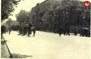سواره‌نظام در یکی از خیابان‌های تهران برای جلوگیری از تظاهرات؛ ۸۰ سال قبل / عکس