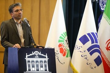 اکبری.jpg