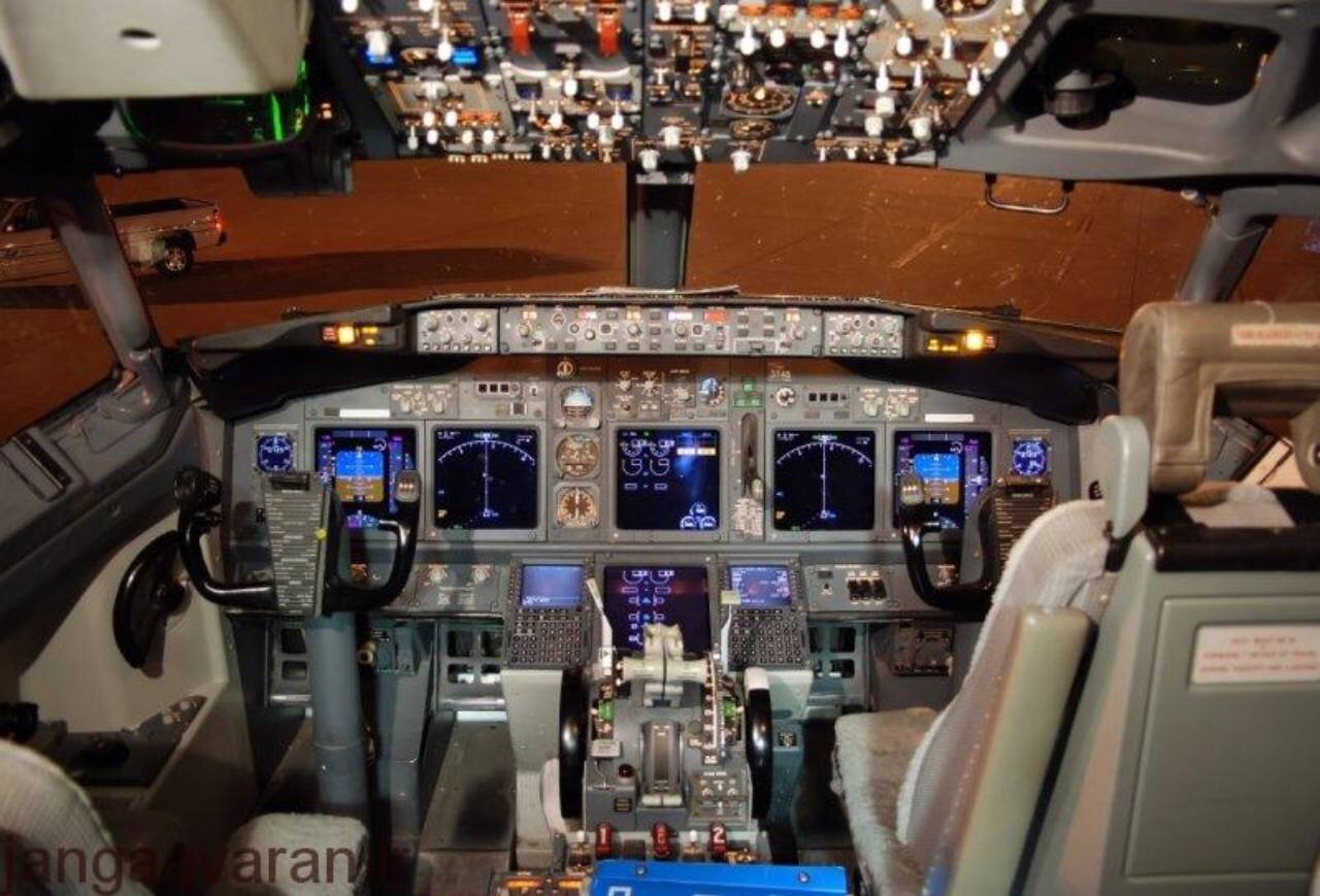 ببینید | خلبانی هواپیما توسط پادشاه و ملکه تایلند