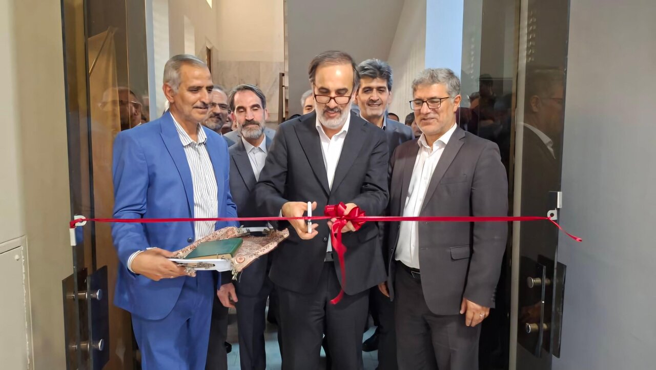 از تالار مرکزی تا دیدار با دری نجف‌آبادی / در سفر معاون هنری وزیر ارشاد به اراک چه گذشت؟