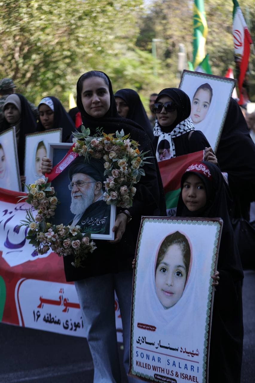تصاویر مادران و کودکان در همایش جانفدا/ از شهدای مدرسه میناب تا نوزاد در آغوش مادر چفیه پوش