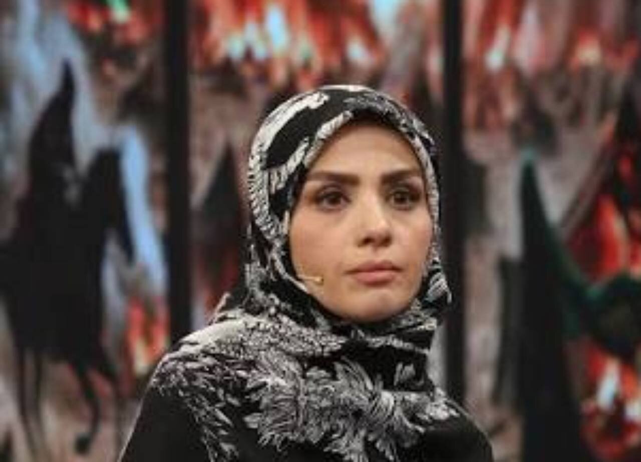 اقدام عجیب مجری زن تلویزیون؛ ورود با تراکتور به استودیوی صداوسیما: می‌خواهم اسرائیل را شخم بزنم + فیلم