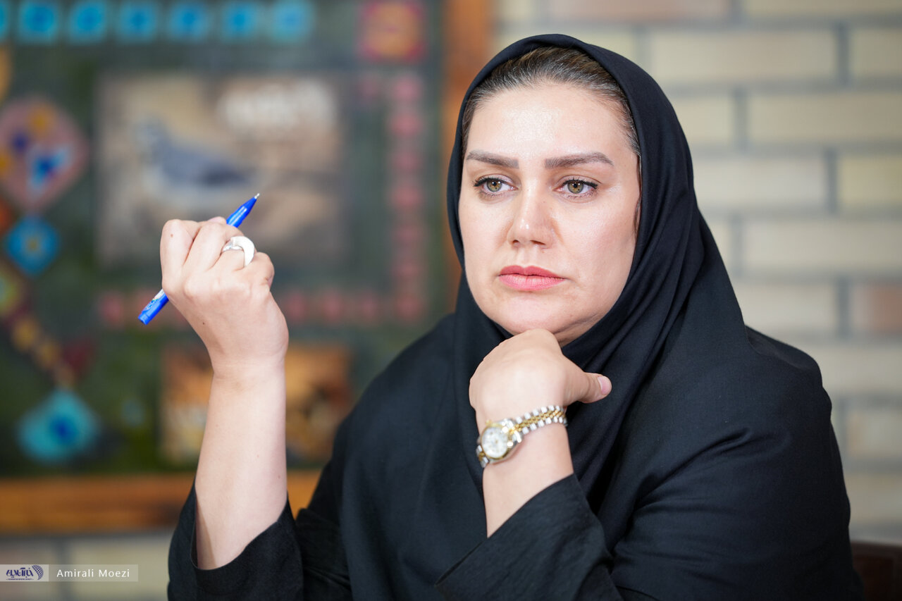 مهر متفاوت؛ آموزش و پرورش جرات تصمیم‌گیری در شرایط جنگی را ندارد / در کتاب‌های درسی عشق و دوست داشتن ممنوع است / دانش‌آموزی داریم که ماه‌ها پنیر ندیده