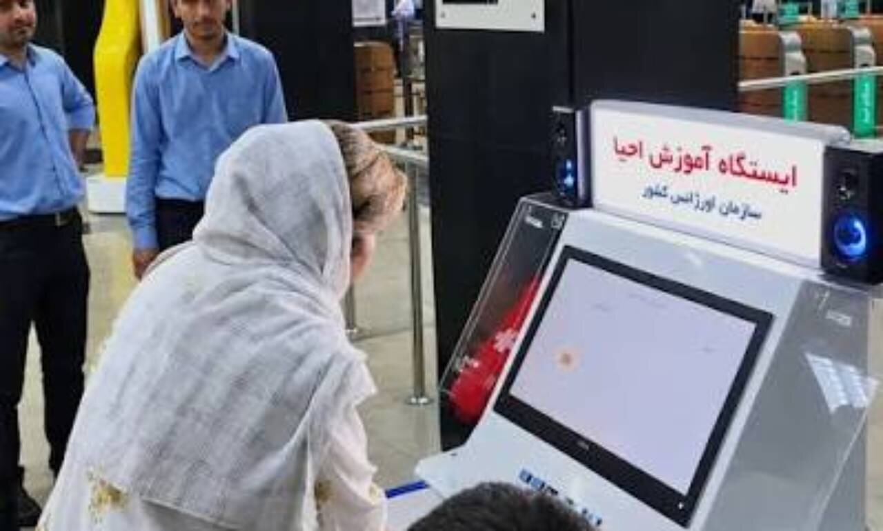 ببینید | راه‌اندازی دستگاه‌های آموزش احیای قلبی در مترو تهران