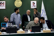 تصاویری از در گوشی‌های نمایندگان مجلس با قالیباف در جلسه امروز مجلس