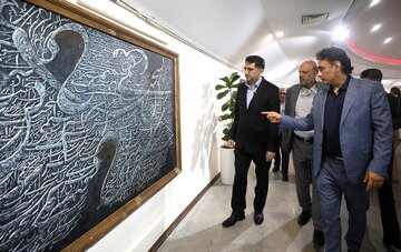 «خلوت خاطر» در کیش رسما گشایش یافت؛ تمجید از هنر متفاوت احسان یگانه