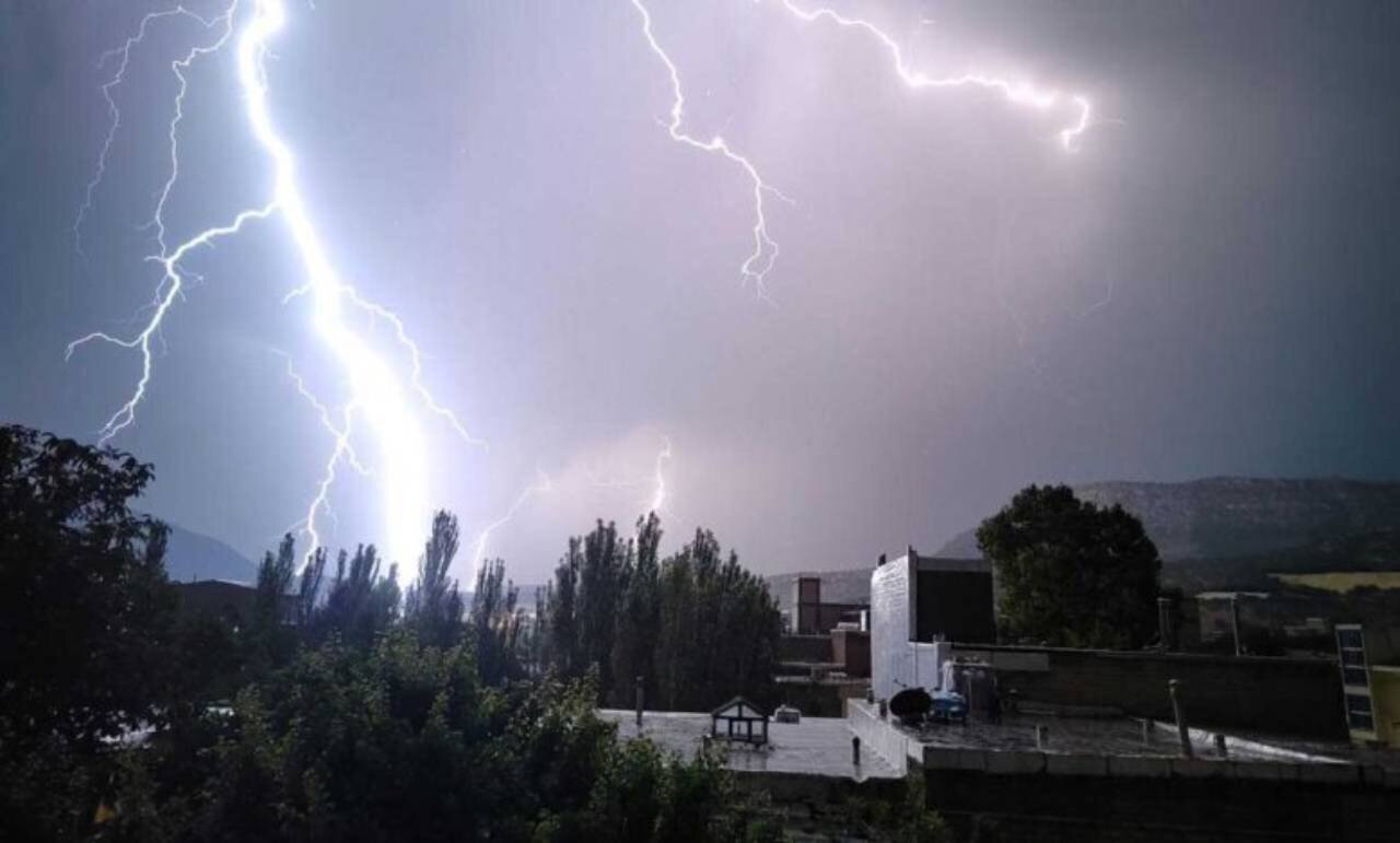ببینید | رگبار در شمال و وزش باد شدید در جنوب کشور