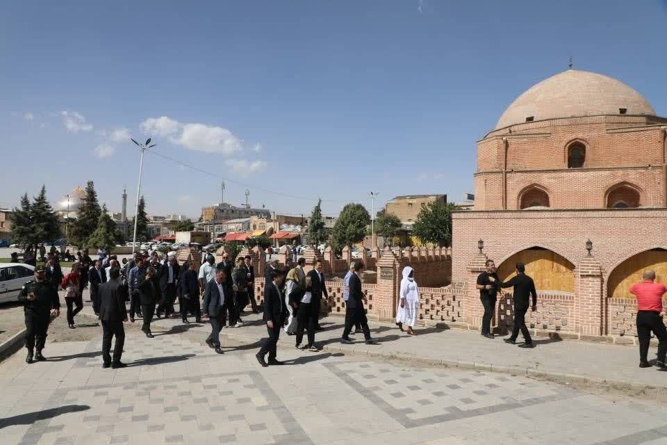 بازدید سفرا و دیپلماتهای ۹ کشور خارجی از دریاچه ارومیه و آثار تاریخی مرکز استان آذربایجانغربی