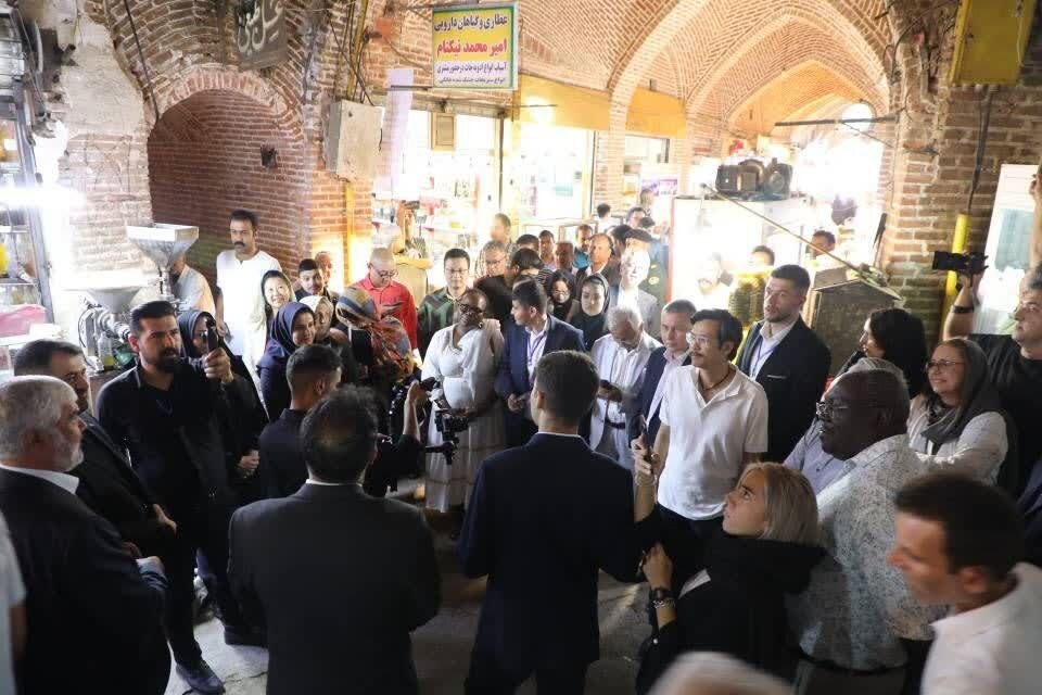 بازدید سفرا و دیپلمات‌های ۹ کشور خارجی از دریاچه ارومیه و آثار تاریخی مرکز استان آذربایجان‌غربی