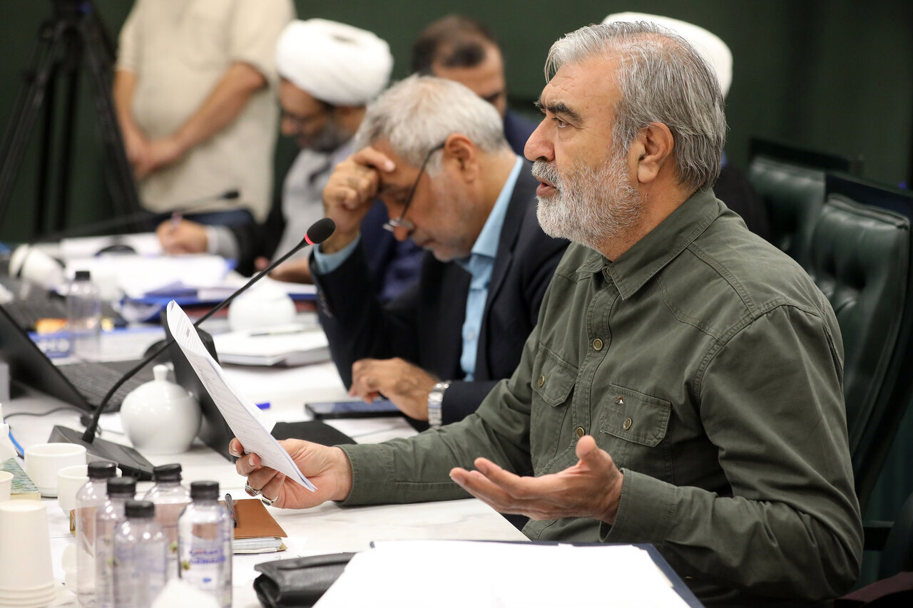 رئیس کمیسیون امنیت ملی: دولت و قوه قضاییه علی‌رغم دعوت در جلسات کمیسیون برای طرح نفوذ حضور پیدا نکردند/ نایب رئیس مجلس: حرف آخر را مجلس می‌زند