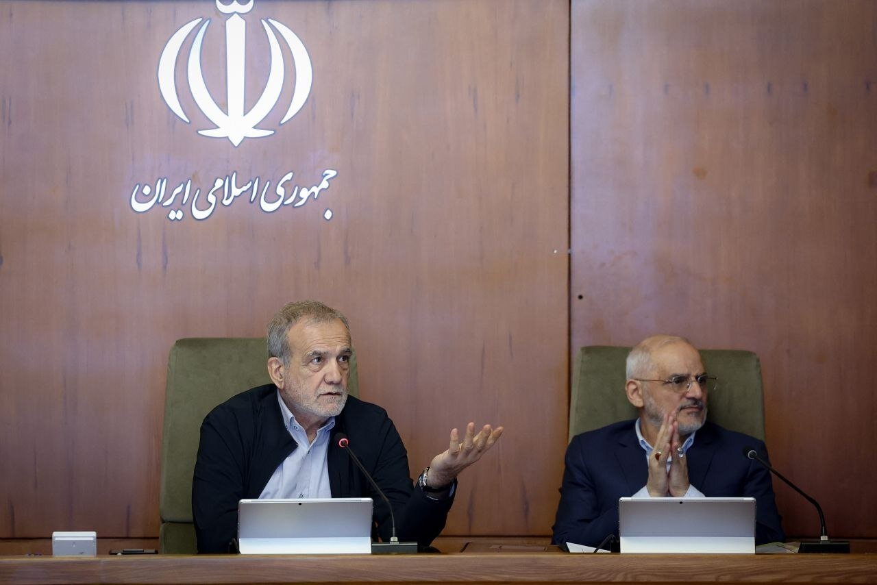 اولتیماتوم پزشکیان درباره «توقف تولید»/ توصیه‌های رییس دولت درباره طرح «سه‌شنبه‌های بدون خودرو» در جلسه هیئت دولت