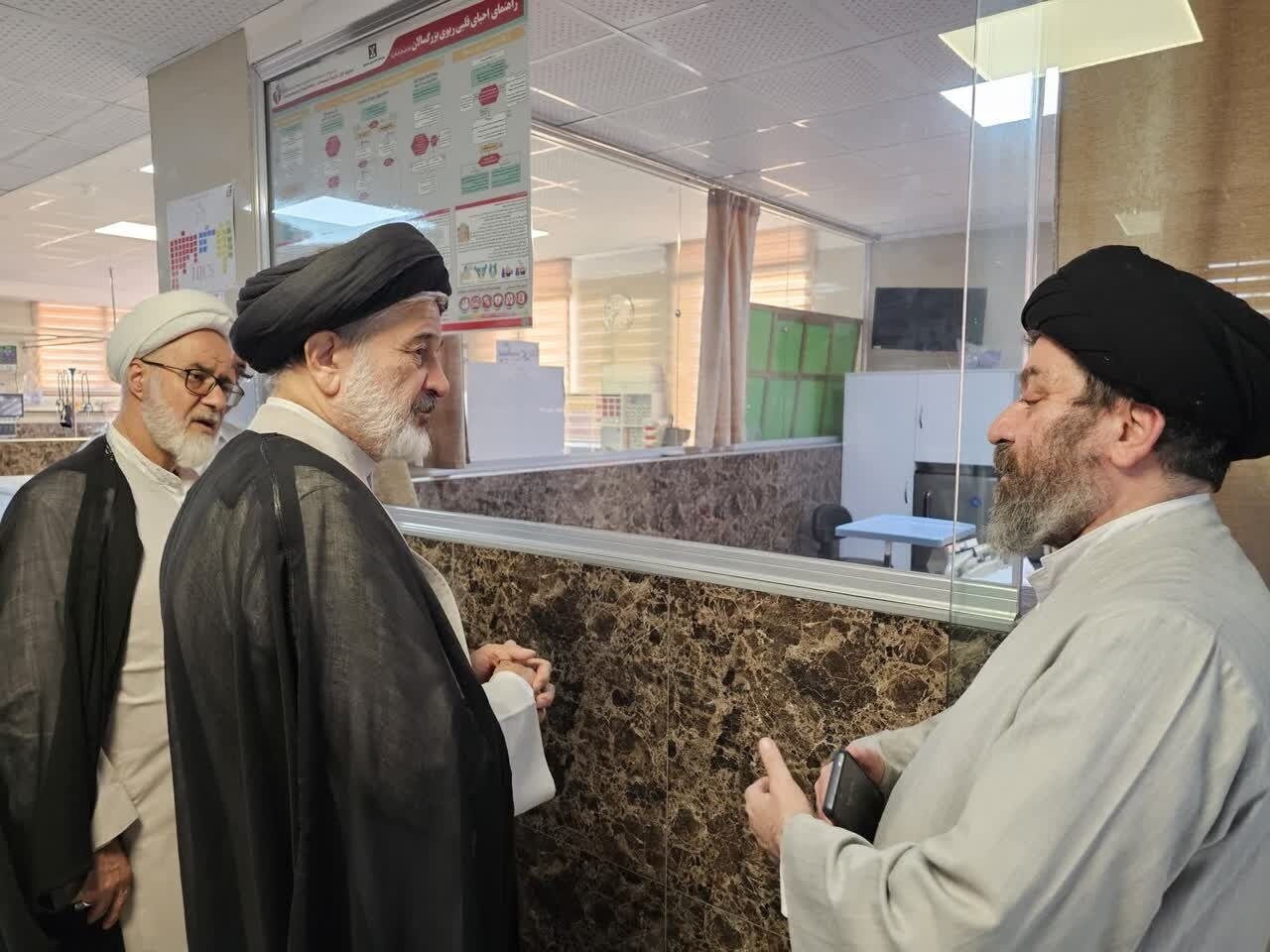 نماینده پزشکیان از شبیری زنجانی عیادت کرد + تصویر