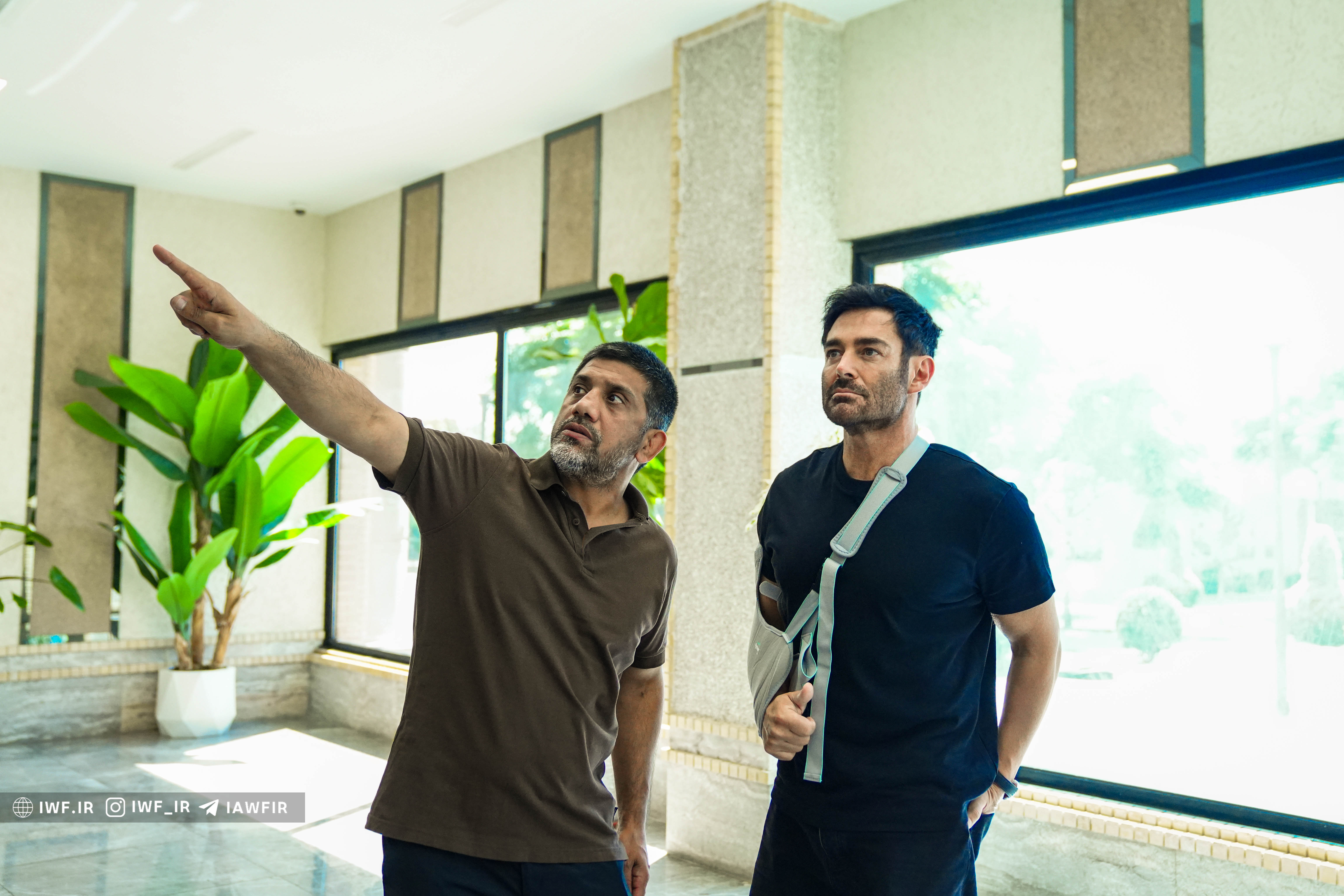 محمدرضا گلزار میهمان علیرضا دبیر شد + عکس