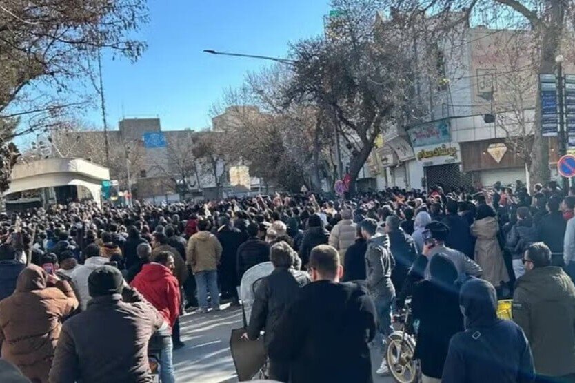 غلبهٔ «منتقدان سکولار عدالت‌خواه» بر آرایش سیاسی/ نقشهٔ ۶ گانهٔ گرایش‌های سیاسی و اجتماعی/ ناکارآمدی دوگانه موافق و مخالف برای فهم جامعه ایران
