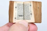 توجه بازدیدکنندگان نمایشگاه کتاب ابوظبی به قرآن مینیاتوری ۱۳۰ ساله