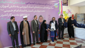  توزیع ۲ هزار بسته لوازم‌التحریر با حمایت شرکت بهره‌برداری نفت و گاز غرب در کرمانشاه