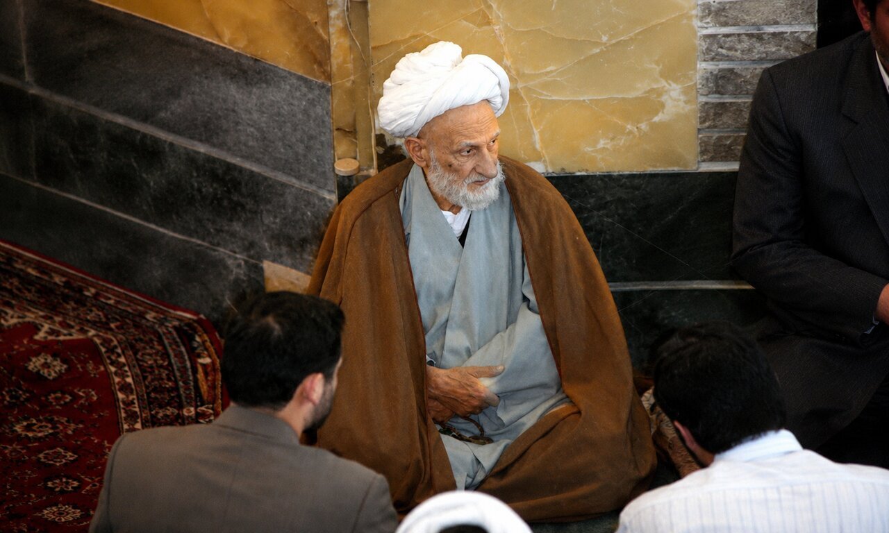 ذکری که آیت‌الله بهجت آن را راهی آسان برای افزایش محبت خدا می‌دانست