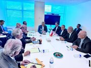 دیدار و گفت‌وگوی پزشکیان با رئیس‌جمهور پاکستان + فیلم