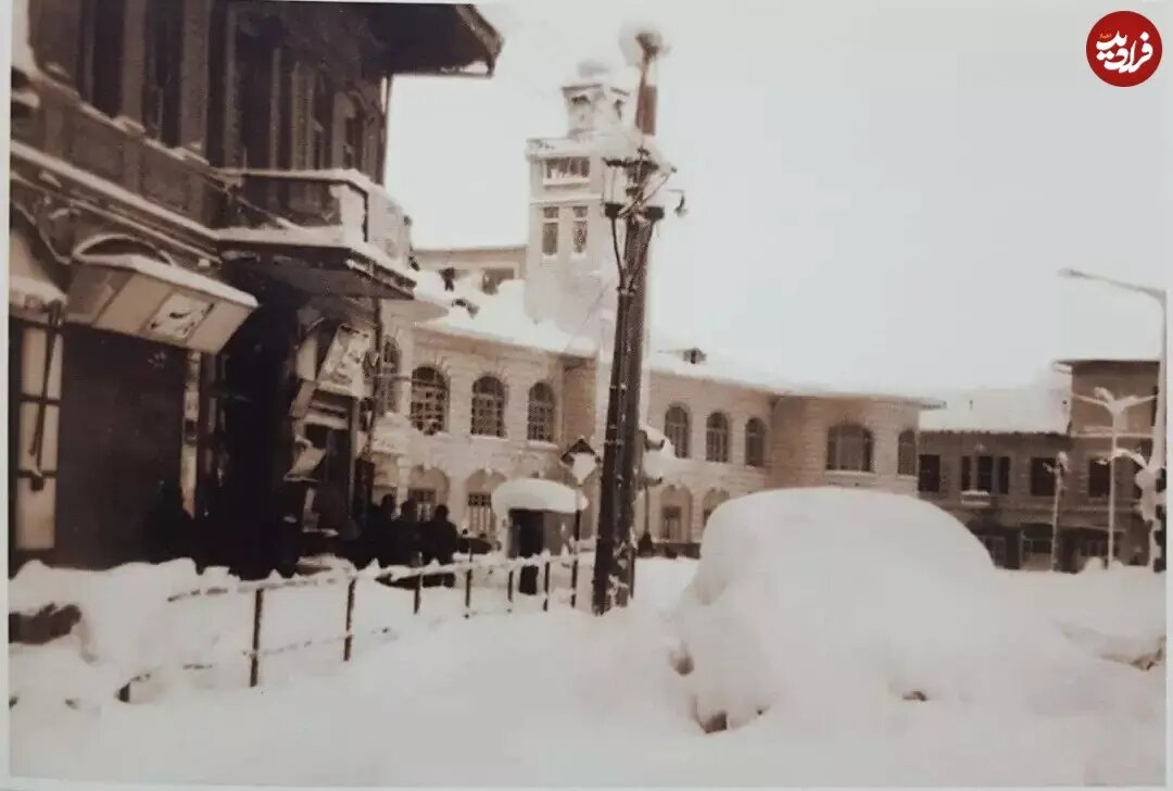 نمایی از برف سنگین در شهر رشت؛ سال ۱۳۴۰ / عکس
