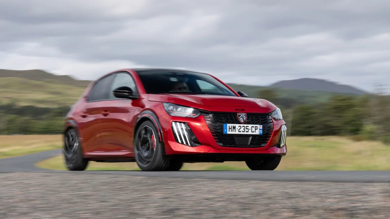 پشت فرمان نواده ۲۰۶ و ۲۰۷ / بررسی پژو E-۲۰۸ GTi با موتور برقی