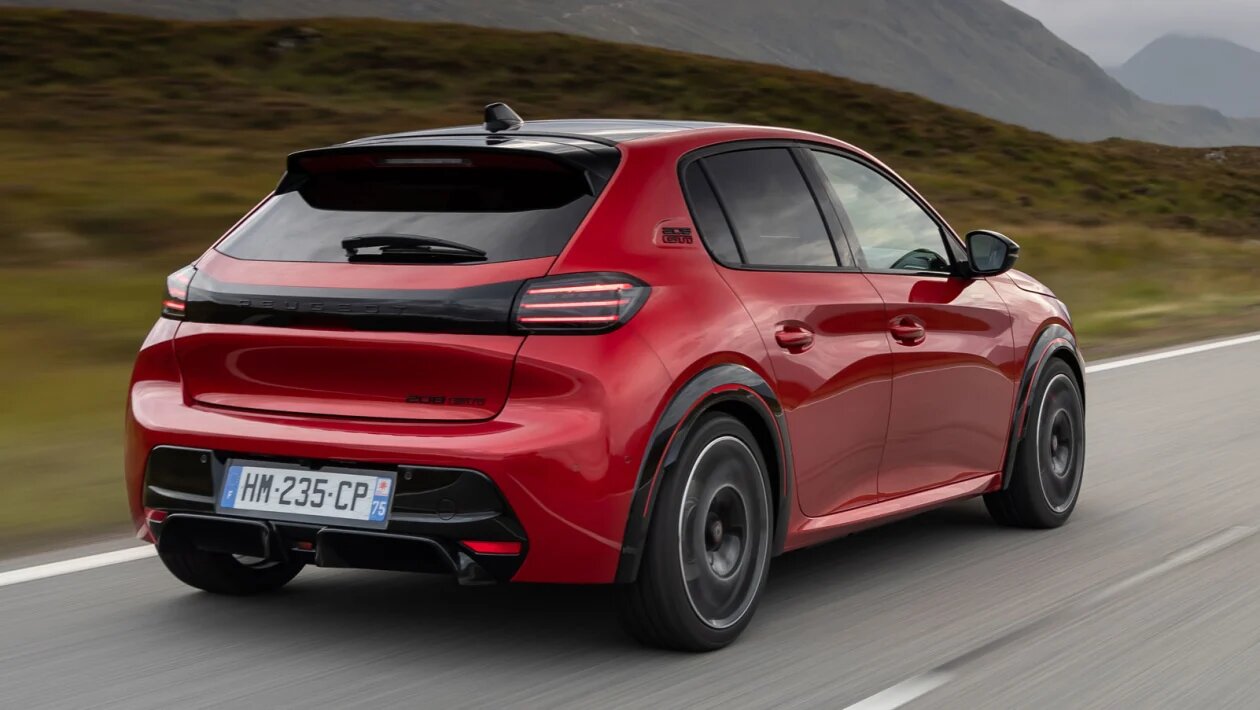 پشت فرمان نواده ۲۰۶ و ۲۰۷ / بررسی پژو E-۲۰۸ GTi با موتور برقی