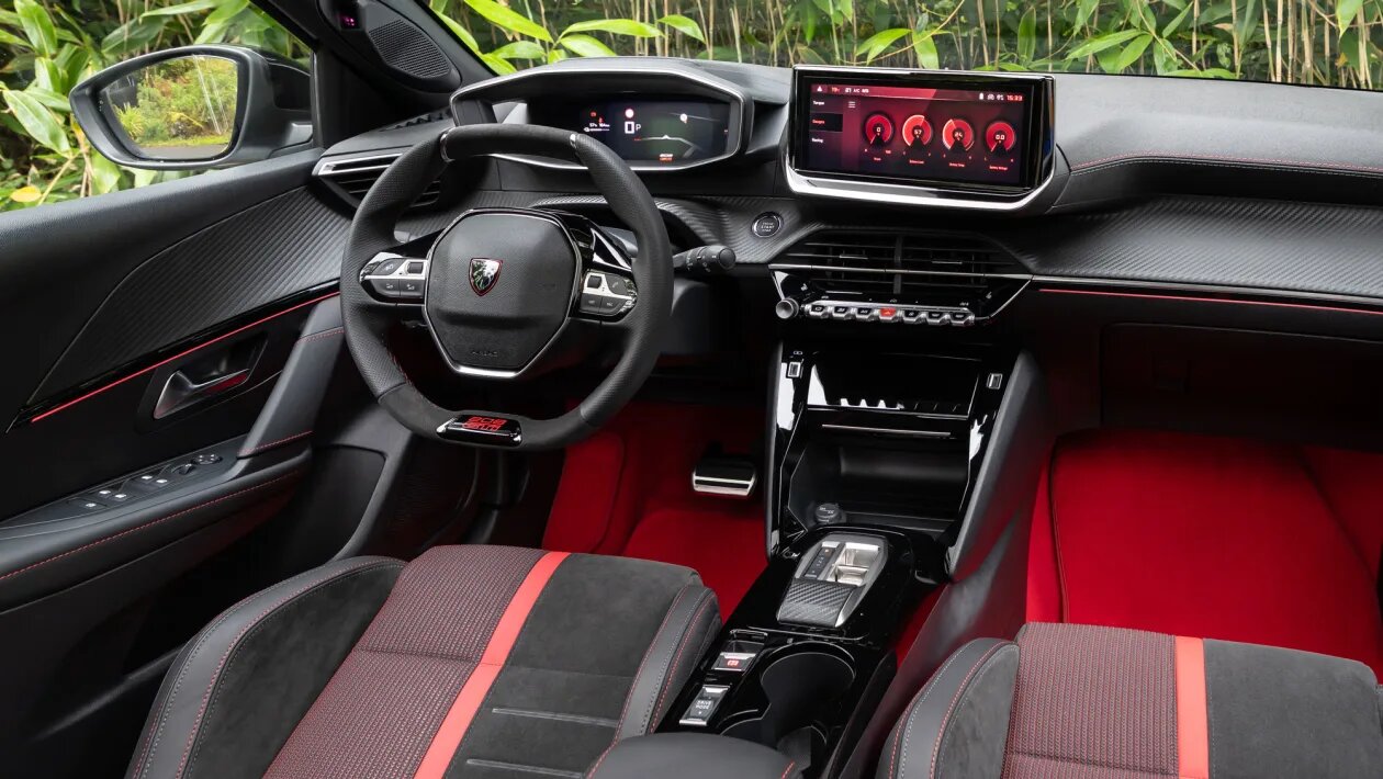 پشت فرمان نواده ۲۰۶ و ۲۰۷ / بررسی پژو E-۲۰۸ GTi با موتور برقی