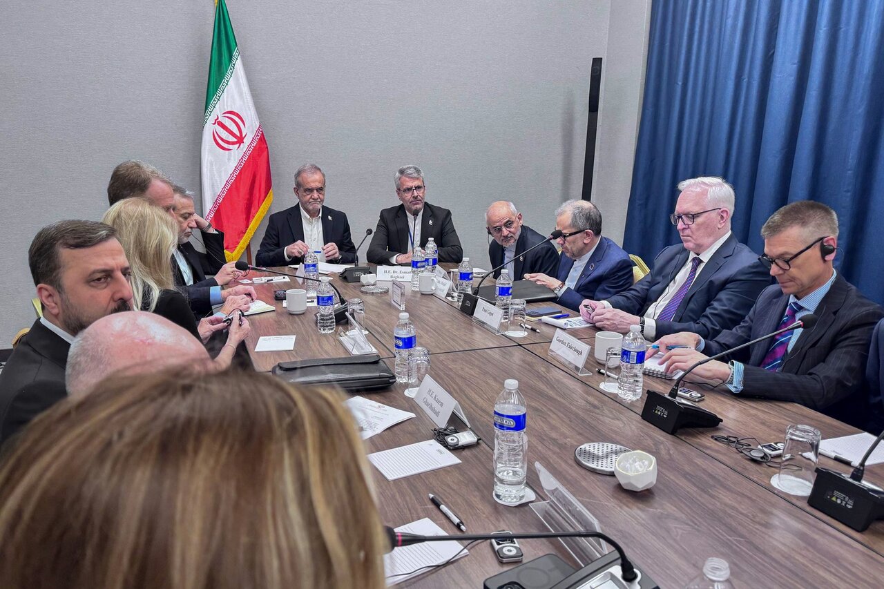 نشست پزشکیان با مدیران ارشد رسانههای آمریکایی در نیویورک +تصویر