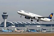 بلند شدن دماغه هواپیما هنگام پیاده شدن مسافران + فیلم