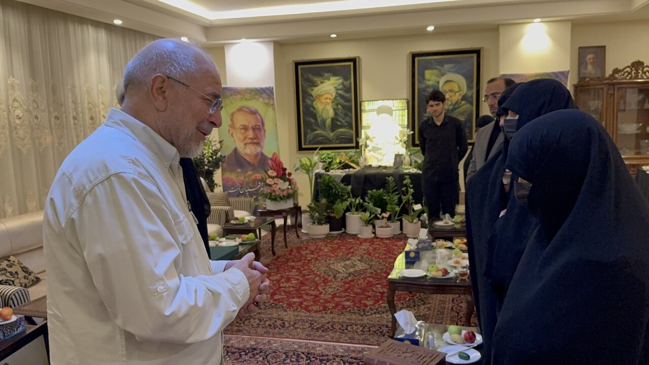 دیدار قالیباف با خانواده لاریجانی؛ شهید لاریجانی چگئنه در شکل‌گیری مجلس خبرگان در اسفندماه ۱۴۰۴ نقش آفرینی کرد/ تا لحظه شهادت با ایشان در ارتباط بودم