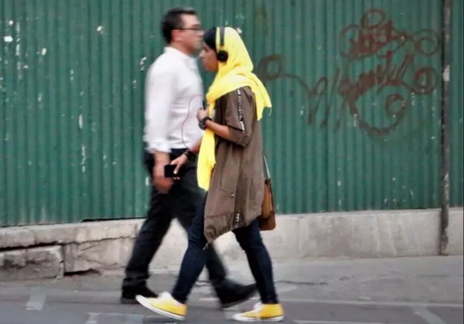 دو ماه حقوقم را گروگان گرفتند؛ به من گفتند زن باردار و بچهدار دردسر و هزینه است / ۹ ماه مرخصی زایمان یعنی ۲۰ سال درس و کارم هدر میشود