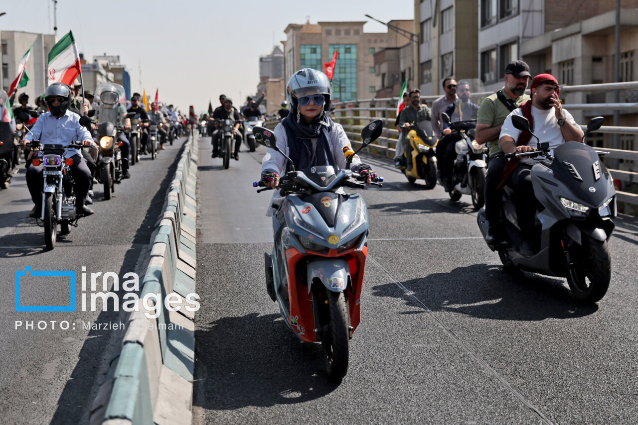 دختران موتورسوار در رزمایش جانفدا با حجاب و پوششهای متفاوت/ از موتورسواری با کلاه آفتابی تا بستن صورت به سبک انتفاضه فلسطین + تصاویر