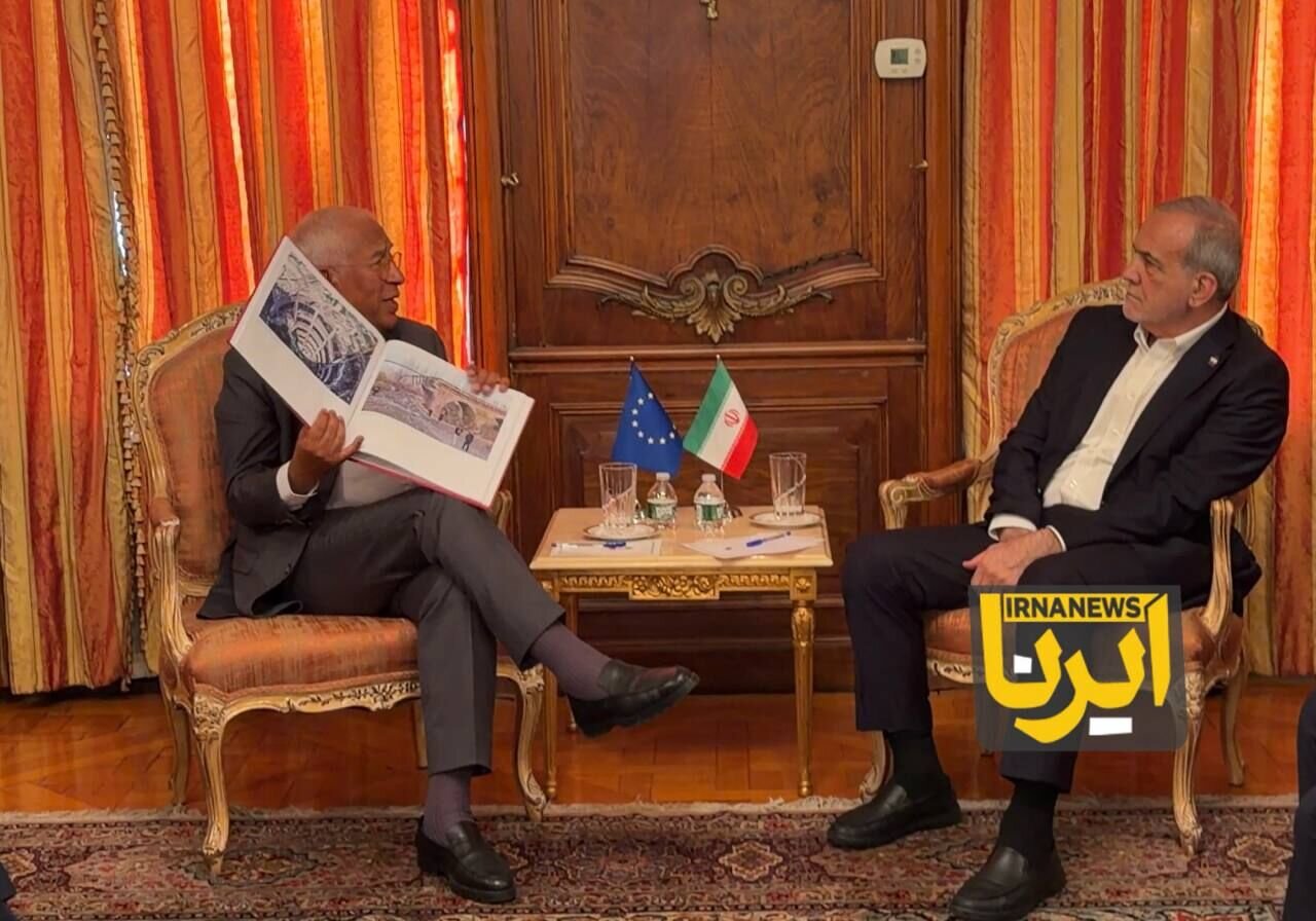 کتابی که پزشکیان دبیرکل سازمان ملل و سران و رهبران جهان هدیه داد؛ «به نام کمک»! + تصاویری از کتاب