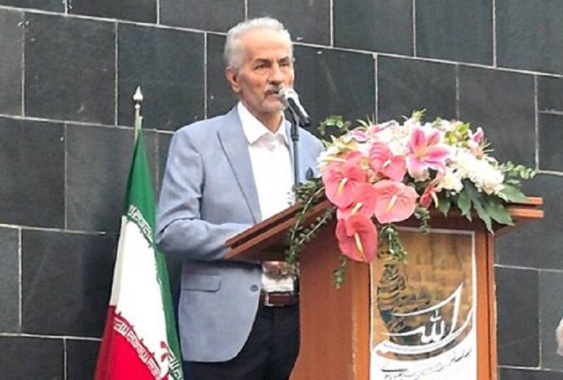 فکر می‌کنند کسی که مذهبی می‌نویسد، کلاس کارش پایین است!